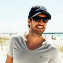 Luke Bryan Helps Get Sheriff Truck Unstuck [PHOTOS]