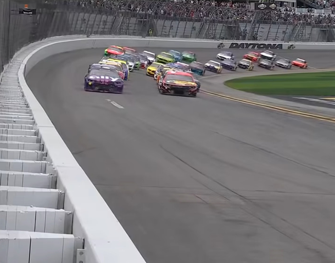 Green flag start of the 2021 Daytona 500 2-14-21