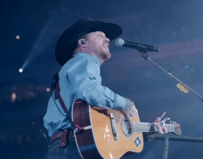 Cody Johnson preforming at the Houston Rodeo 02-28-22