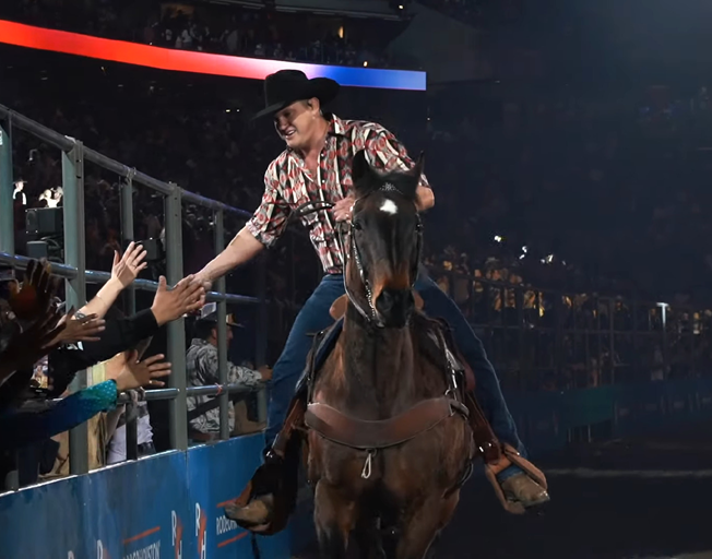 Jon Pardi riding a horse at Houston Rodeo (3/5/22)