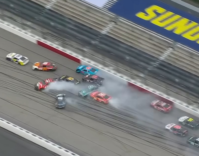 Cars wrecking at Darlington Raceway 5-8-22