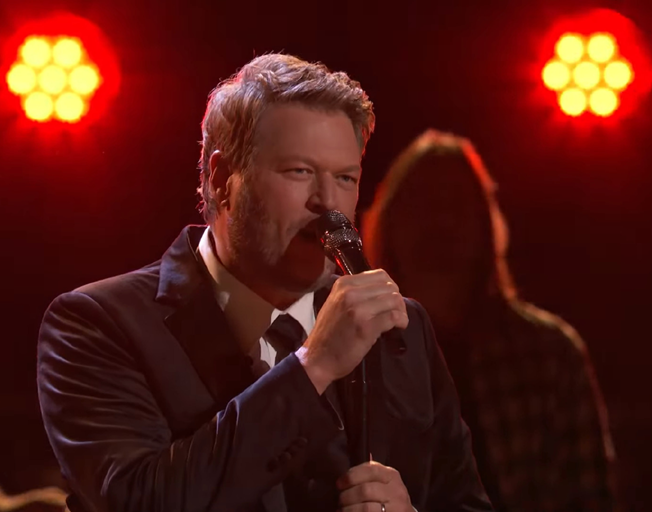 Blake Shelton singing on 'The Voice Season 22 Finale' 12-13-22