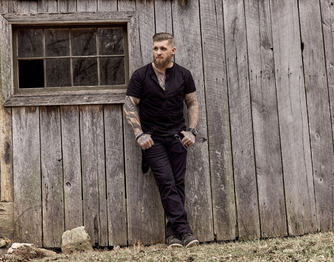 Brantley Gilbert Admits His Golden Tee can Get a Little Physical | B104 WBWN-FM