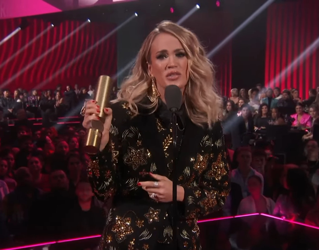 Carrie Underwood accepting 2022 People's Choice Award for Country Artist