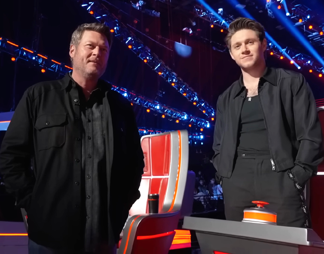 (L-R) Blake Shelton and Niall Horan on 'The Voice' Season 23