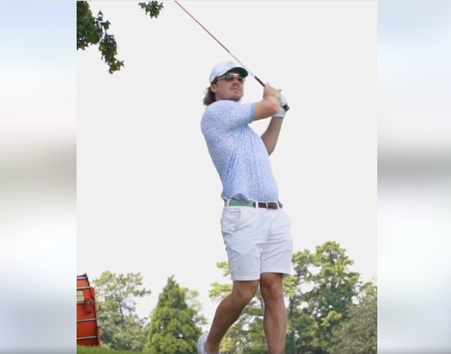 Morgan Wallen playing golf