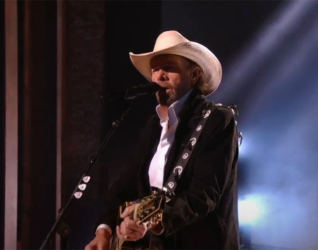Toby Keith performing on the People's Choice Country Awards 09-28-23