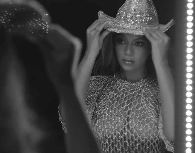 Beyoncé in 16 CARRIAGES (Official Visualizer) music video