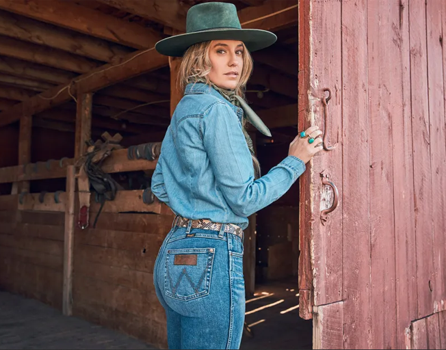 Lainey Wilson in Wrangler Jeans promotional photo